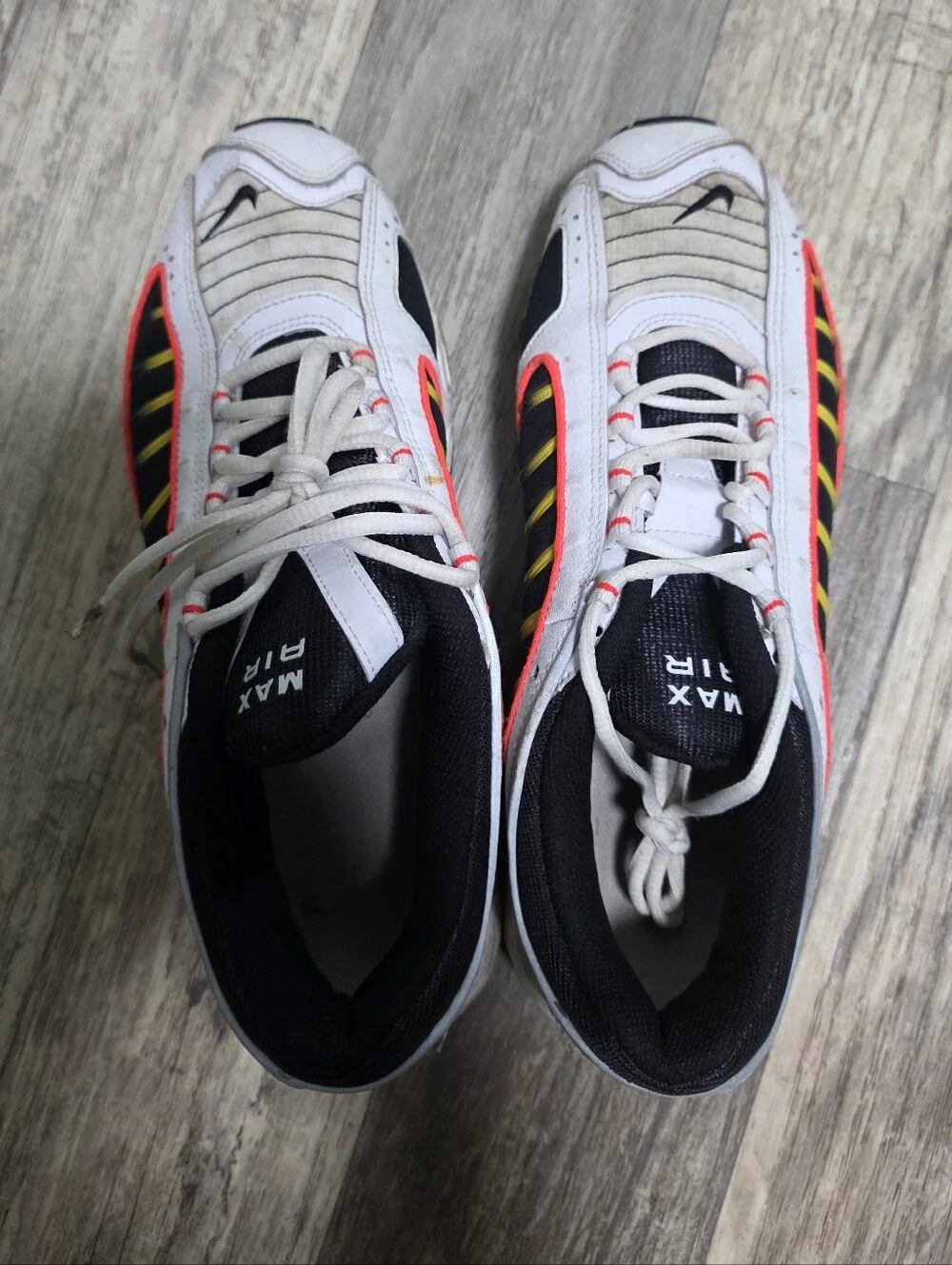 Nike Men's Black White Yellow Red Accent Sneakers 10 - Picture 5 of 8